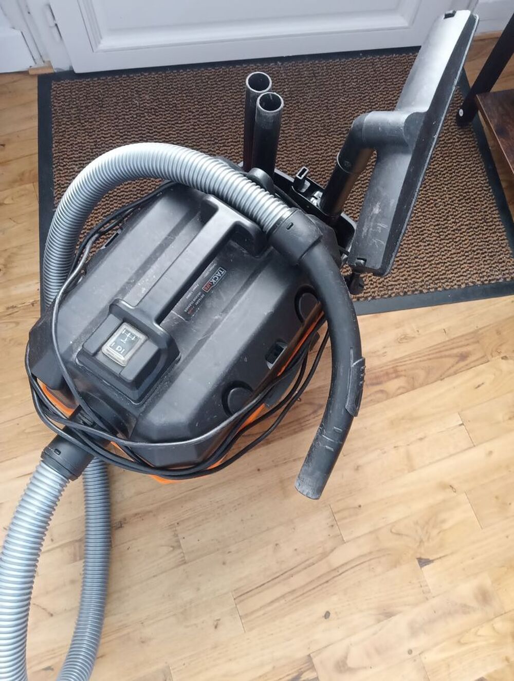 Aspirateur et Abattent de toilette Electroménager