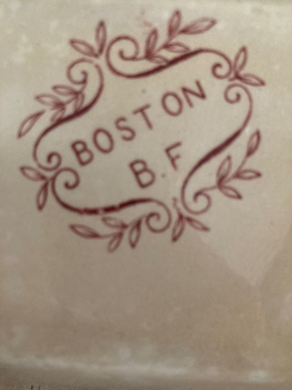 VASQUE sign&eacute; B.F. Boch Fr&egrave;res : mod&egrave;le Boston Dcoration