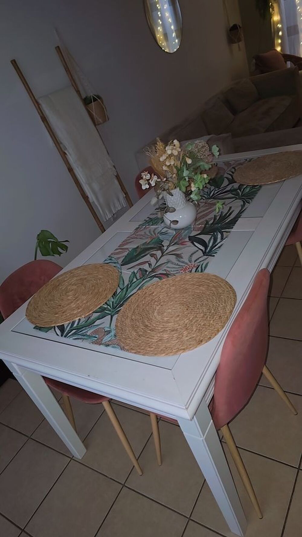 Table &agrave; manger + 4 chaises Meubles