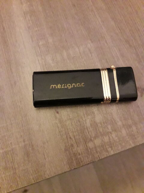 Briquet de collection.
9 Ligueil (37)