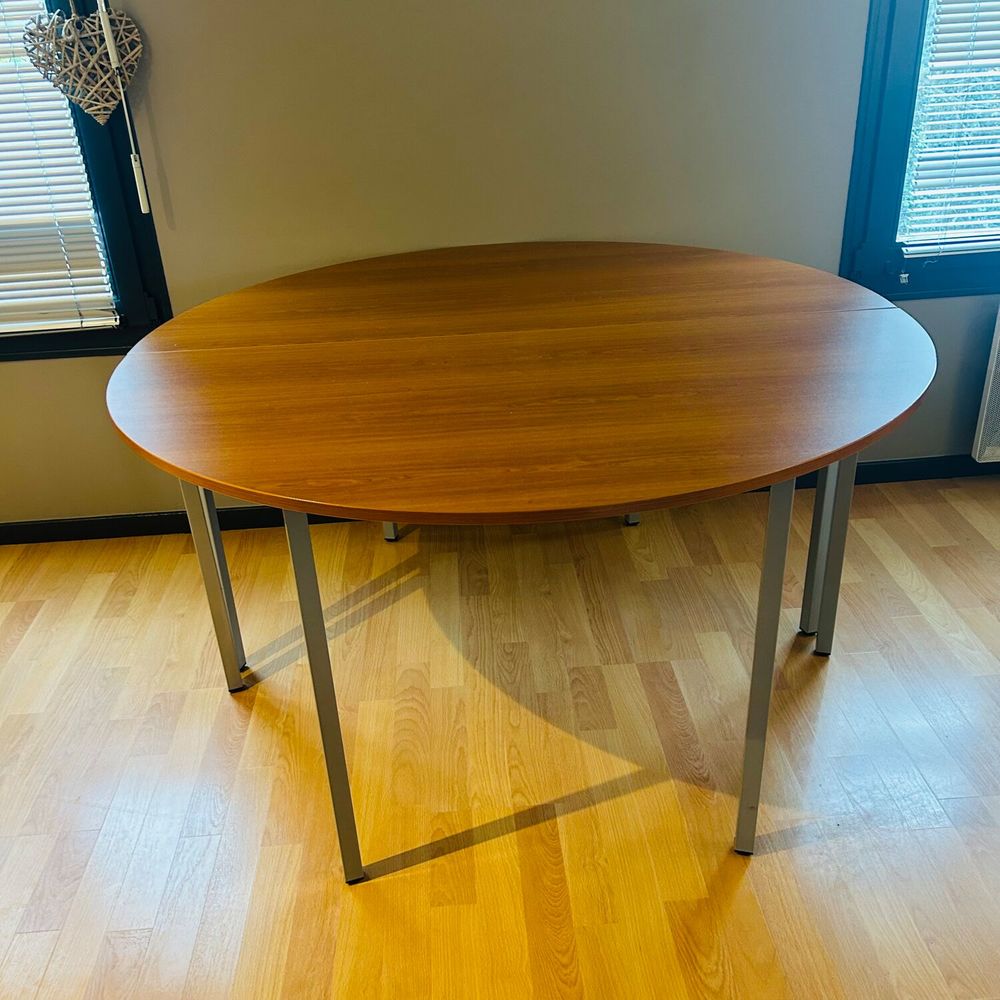 Table de r&eacute;union Meubles
