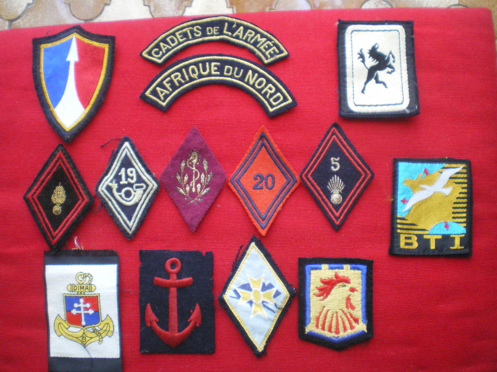 Insignes d'infanterie et divers en tissu. 