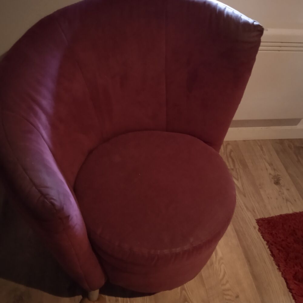 Gros fauteuil violet dossier assym&eacute;trique , largeur 80, haut Meubles