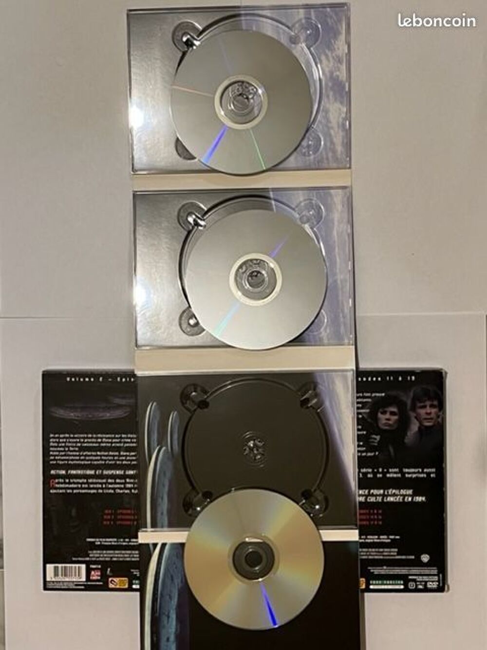 V S&eacute;rie l'int&eacute;gral de la s&eacute;rie DVD et blu-ray