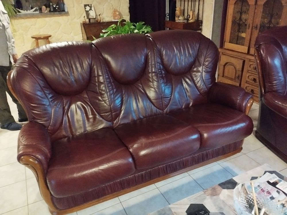 Canape non Convertible 3 places couleur bordeaux et
Fauteuil Maroquinerie