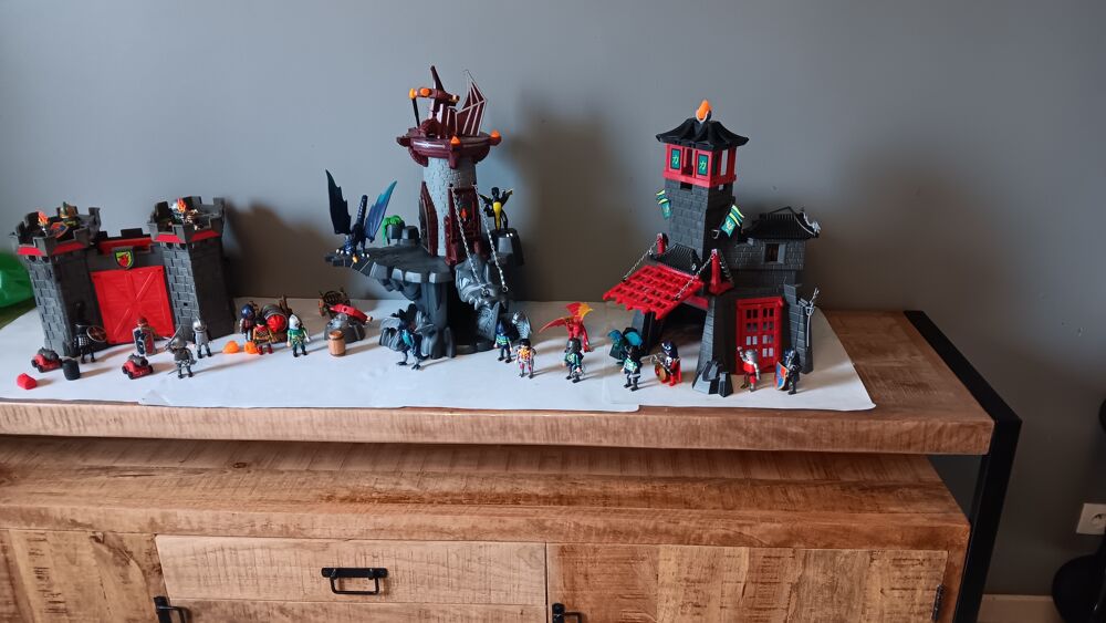 Ensemble chateau fort playmobil. Jeux / jouets
