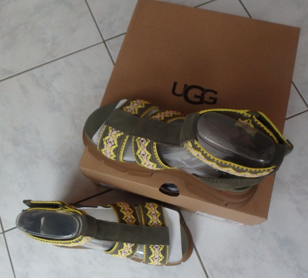 UGG sandales Taille 39 neuves 159 € Chaussures