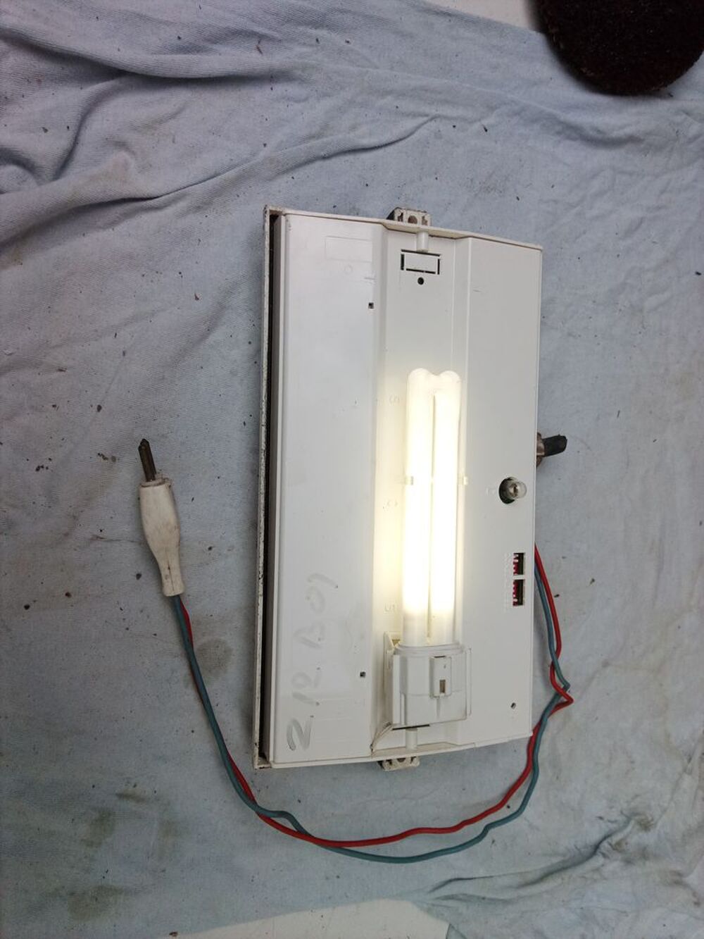 bloc luminaire de secours BAES Bricolage