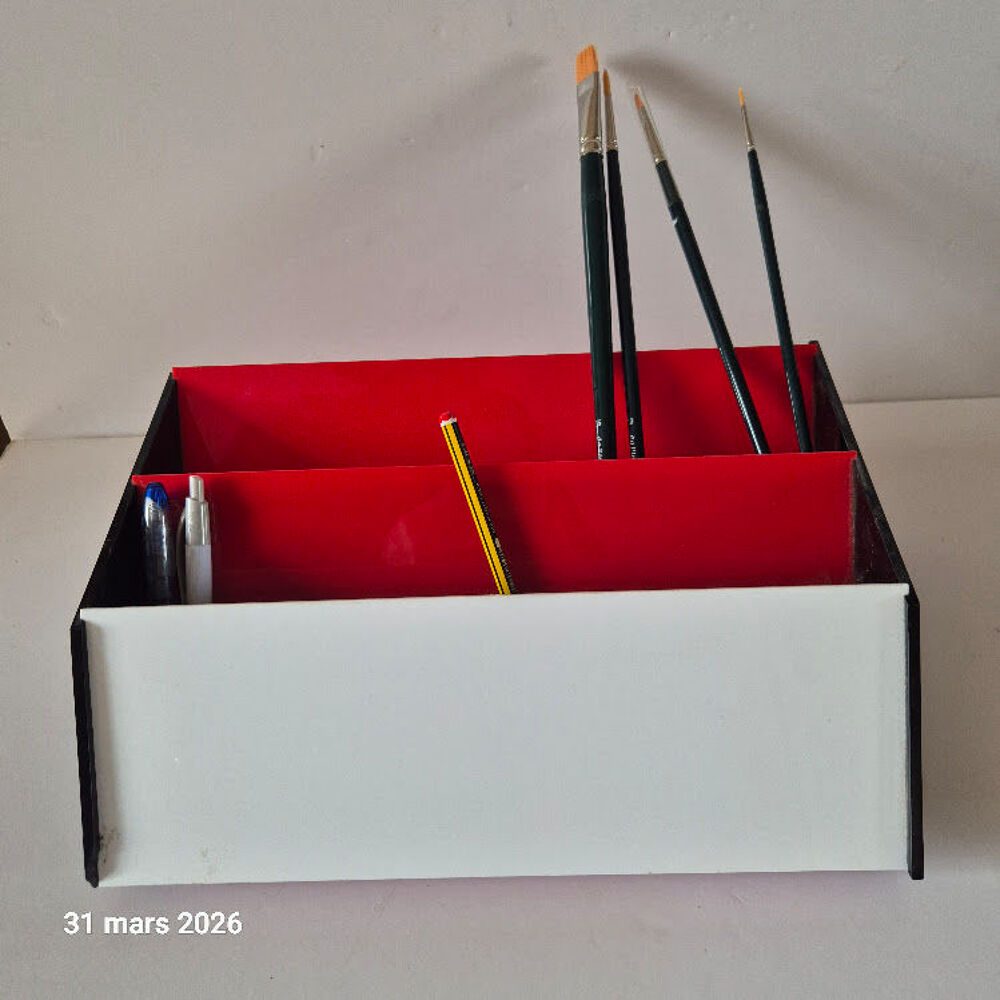 Pr&eacute;sentoir porte crayons ou pinceaux avec 20 casiers Bricolage