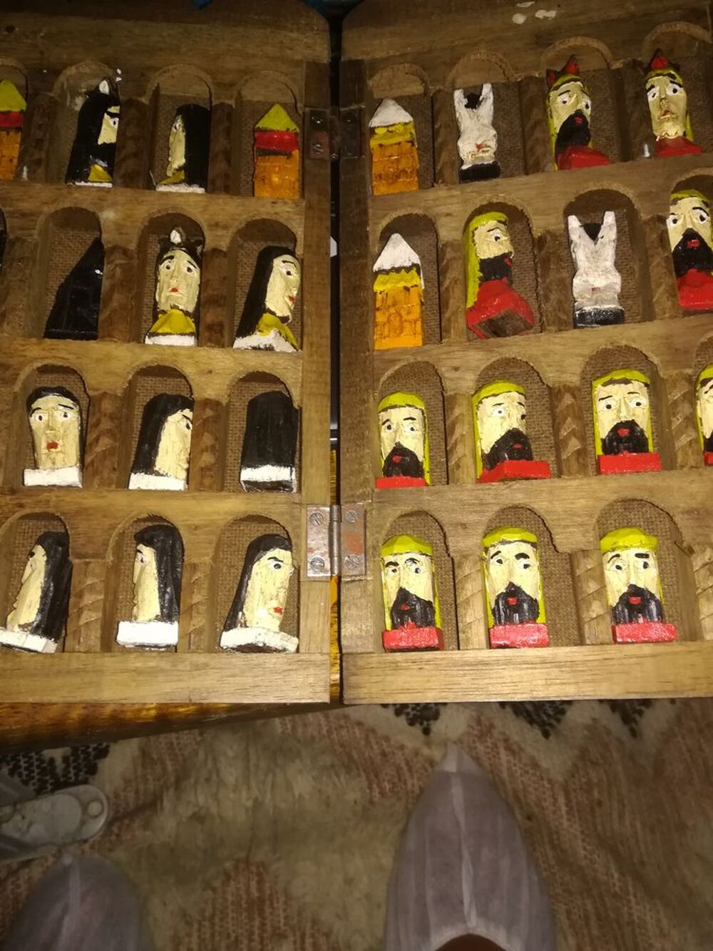 Jeu d'&eacute;checs sculpt&eacute; &agrave; la main en bois (ancienne ) Jeux / jouets
