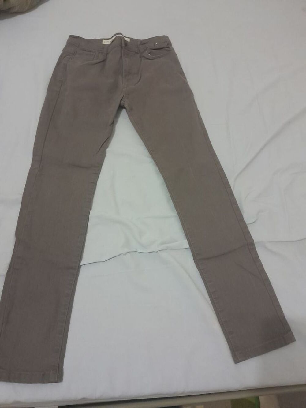 Pantalon slim kaki homme ? basique et styl&eacute; Vêtements