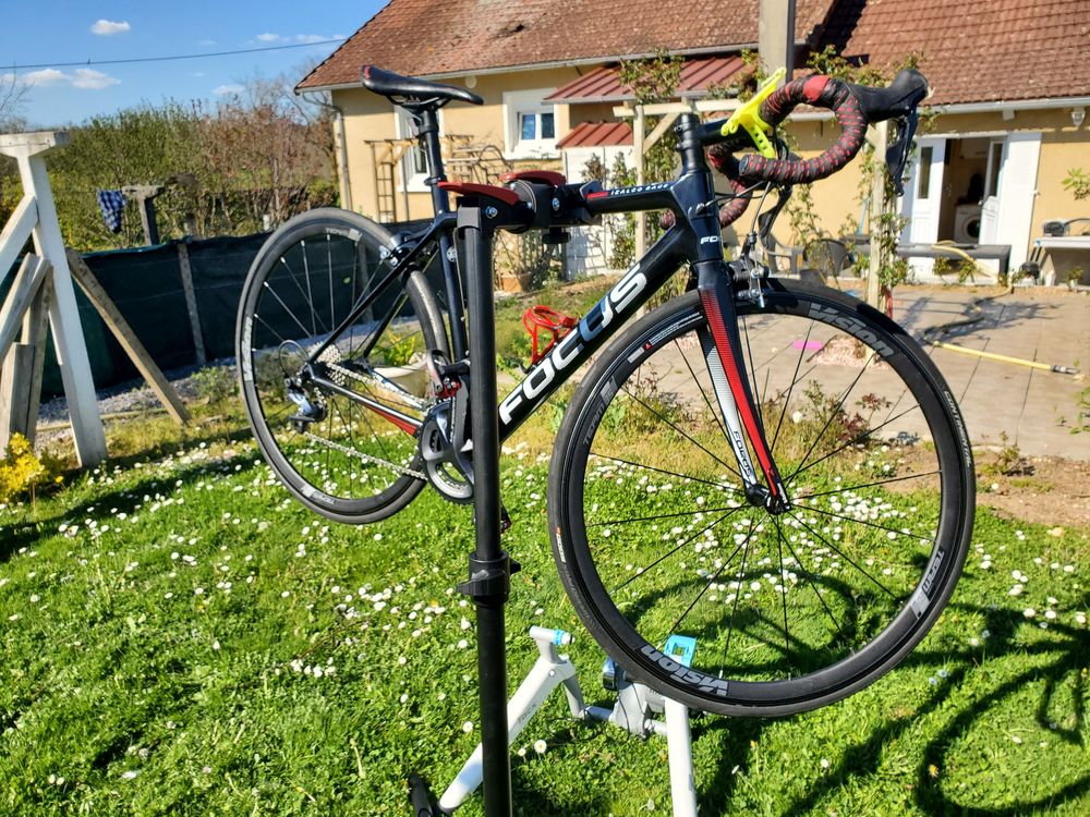 Velo FOCUS tout carbone shimano ULTEGRA
avec accessoires
Vélos