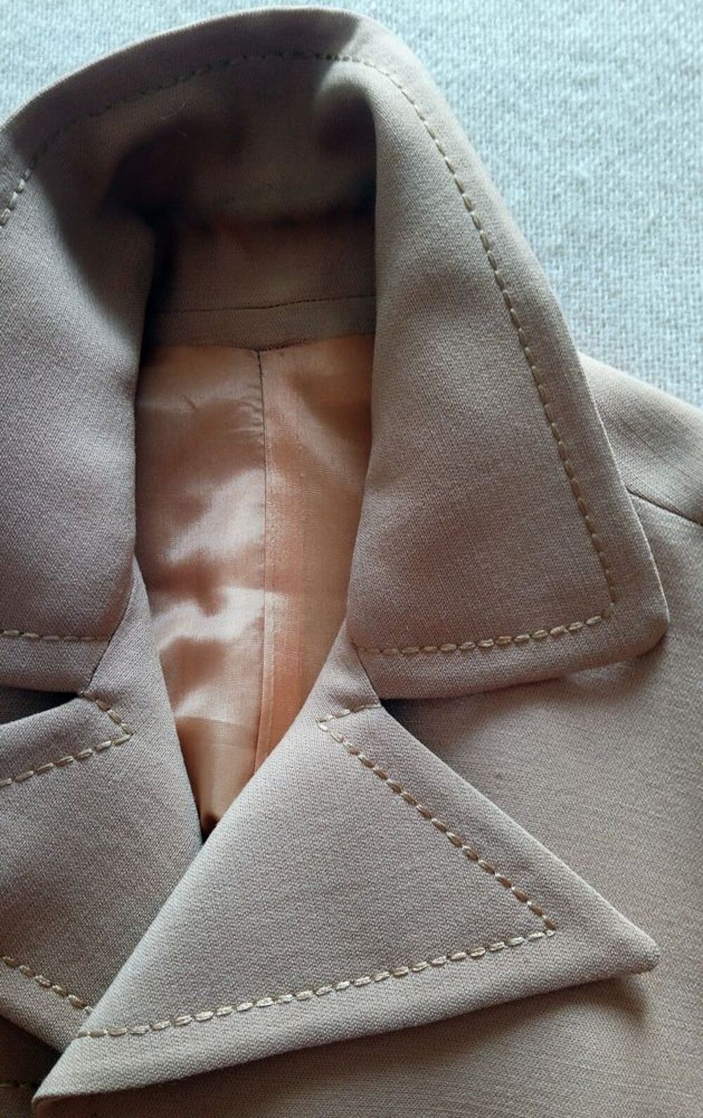 Magnifique manteau court classique Vêtements