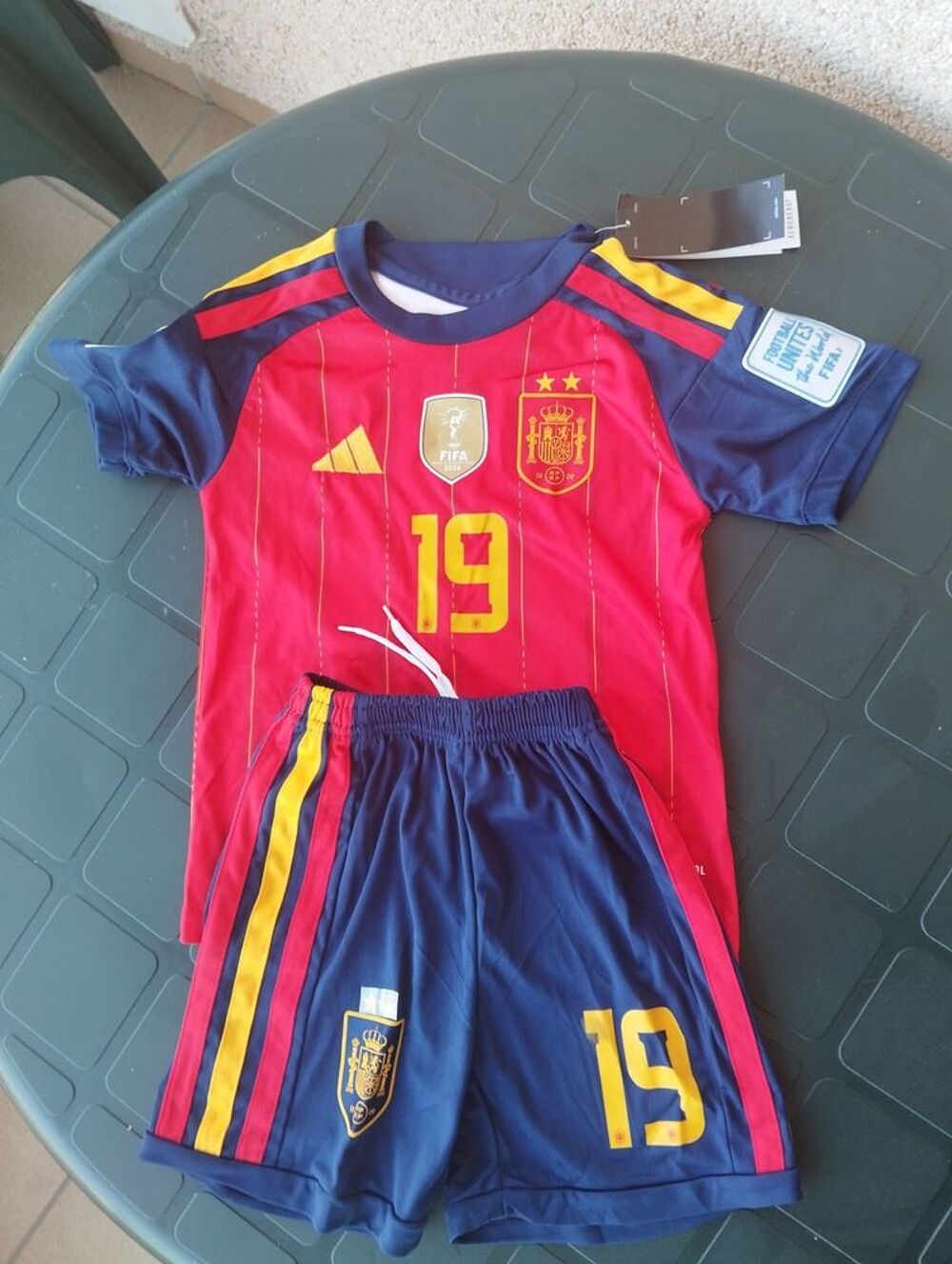 Nouveau short et maillot Espagne 2 &eacute;toiles championne du mon Sports