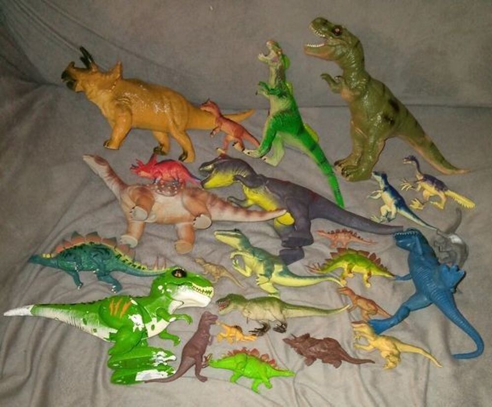 Lot 23 dinosaures + livre le monde des dinosaures Jeux / jouets