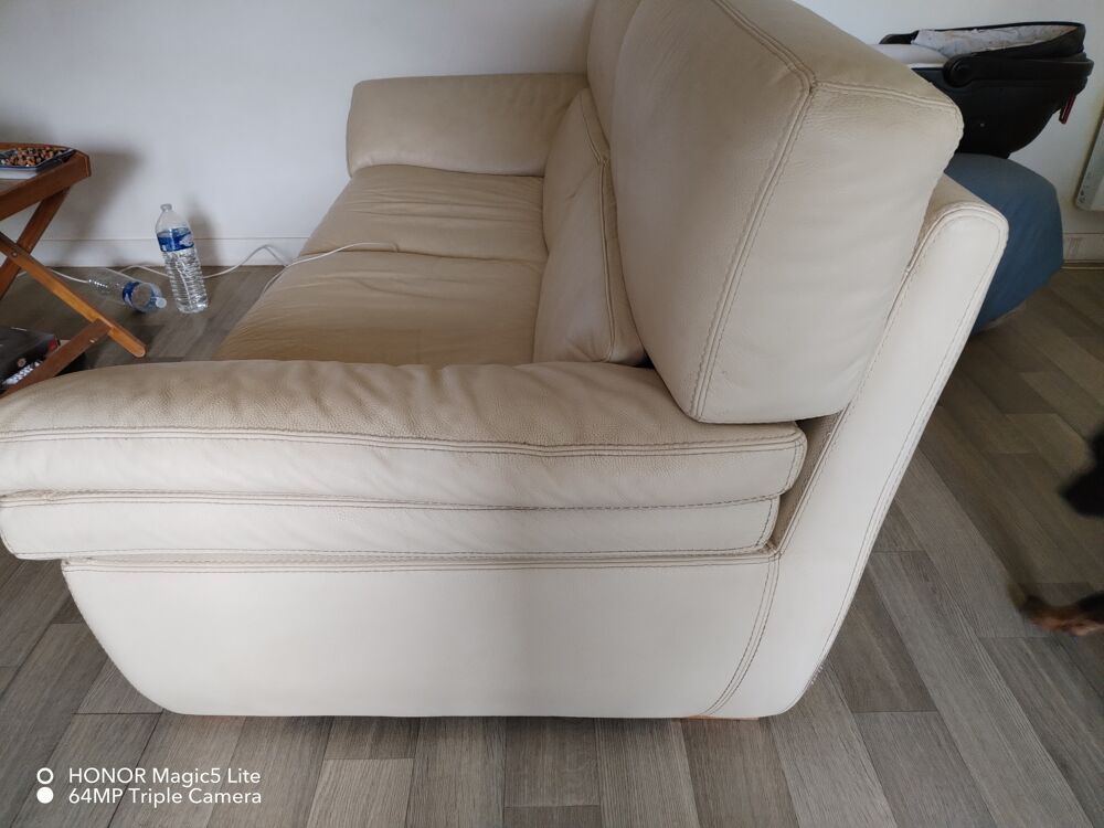 Canap&eacute;, fauteuil, pouf en cuir Meubles