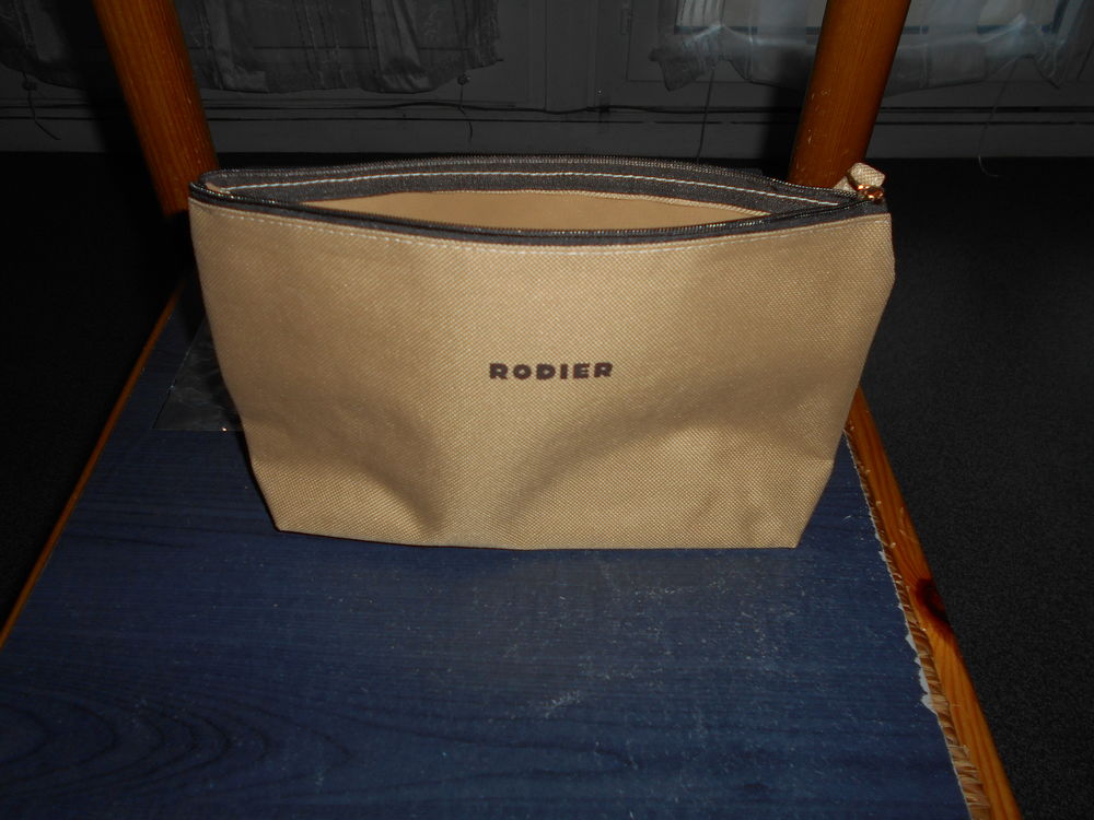 Pochette beige Marque Rodier neuve Maroquinerie