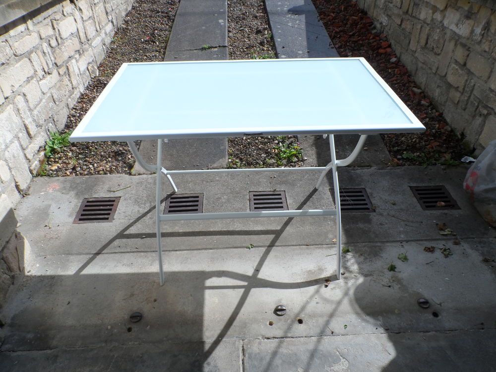 Table et chaises Hesperide 
Meubles