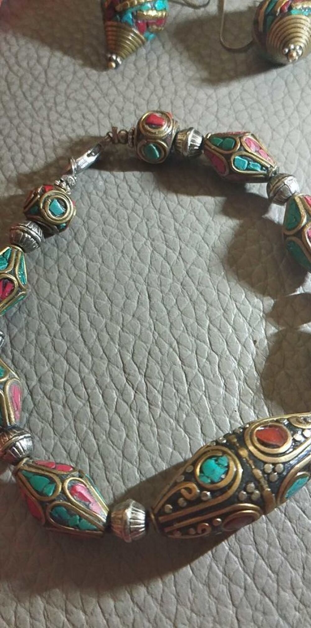 Prestigieux ensemble collier, bracelet, boucles d'oreilles tib&eacute;tain en Corail Bambou naturel Bijoux et montres