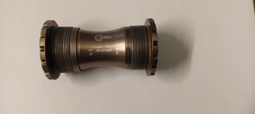 P&eacute;dalier STRONGLIHT Carbone Triple 28/38/48 axe titane Vélos