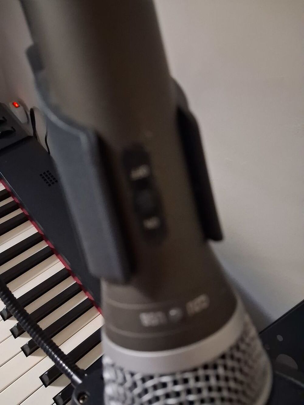 MIcro Samson Q2U avec bras articul&eacute;, pied et pop, quasi neuf Instruments de musique