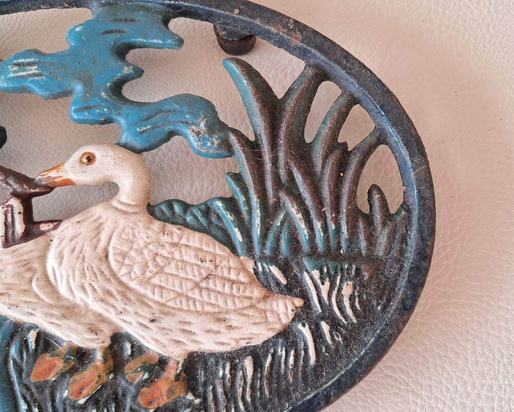 dessous de plat ovale et color&eacute; en fonte 2 oies Décoration
