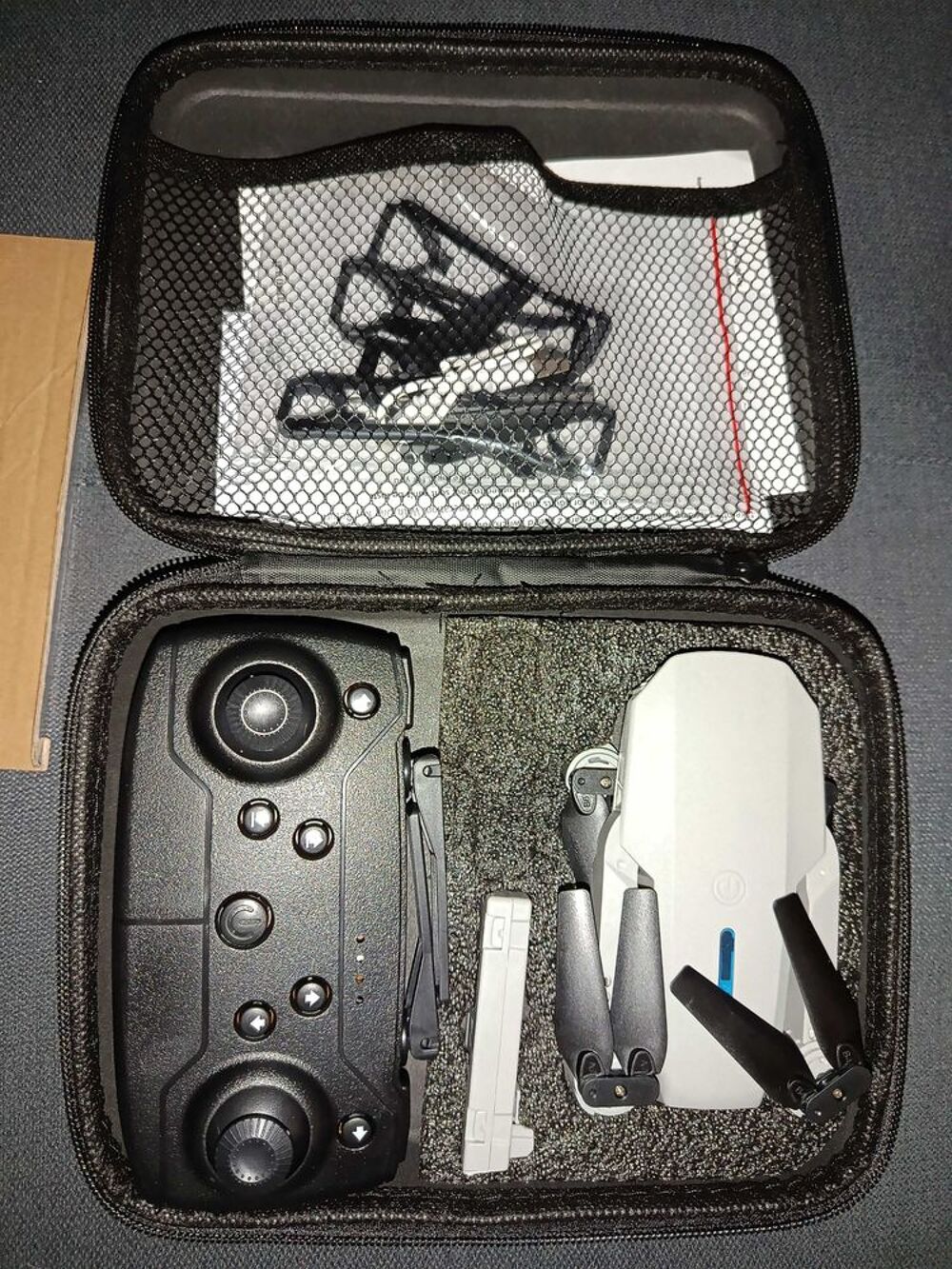 Drone pliable double cam&eacute;ras neuf Consoles et jeux vidéos