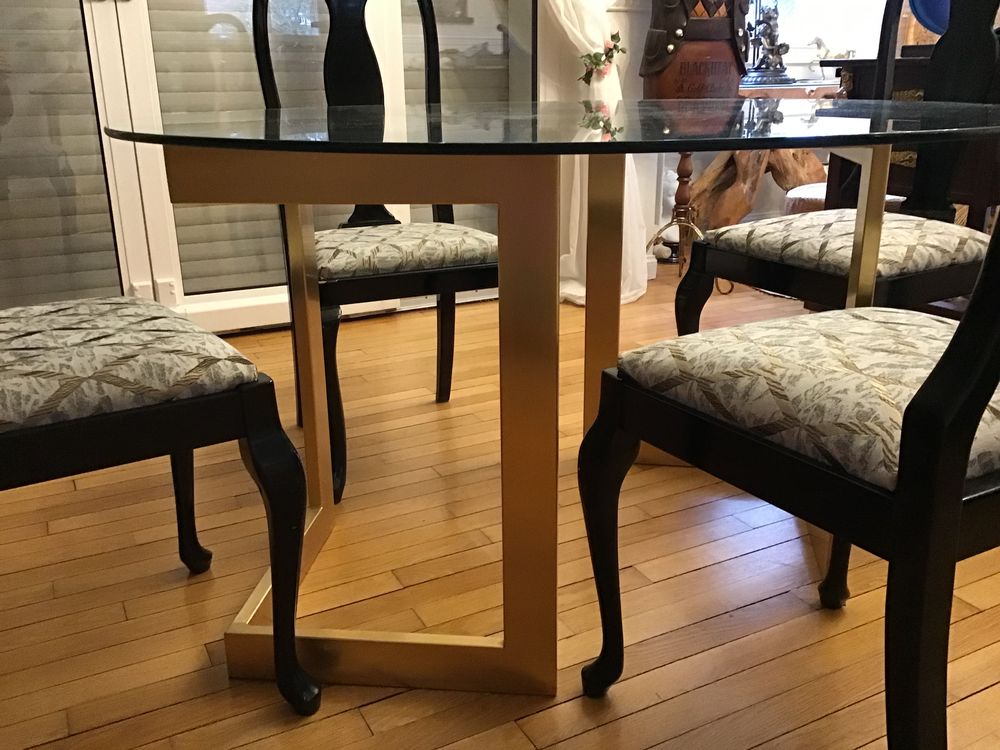 Table design + 4 chaises + bout de canap&eacute; Meubles