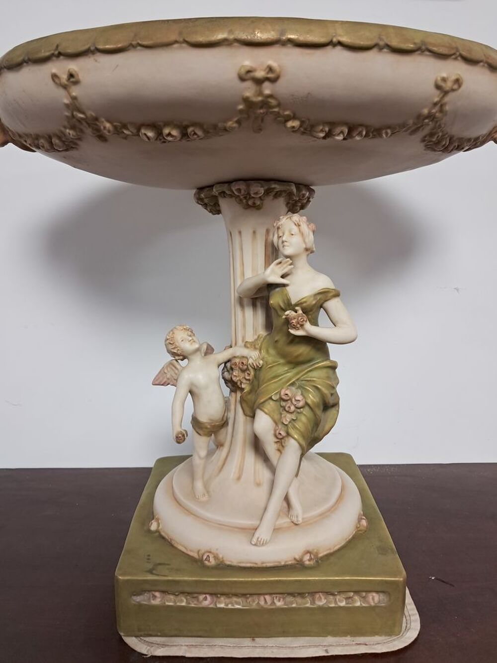 Coupe en biscuit, Royal Dux Décoration