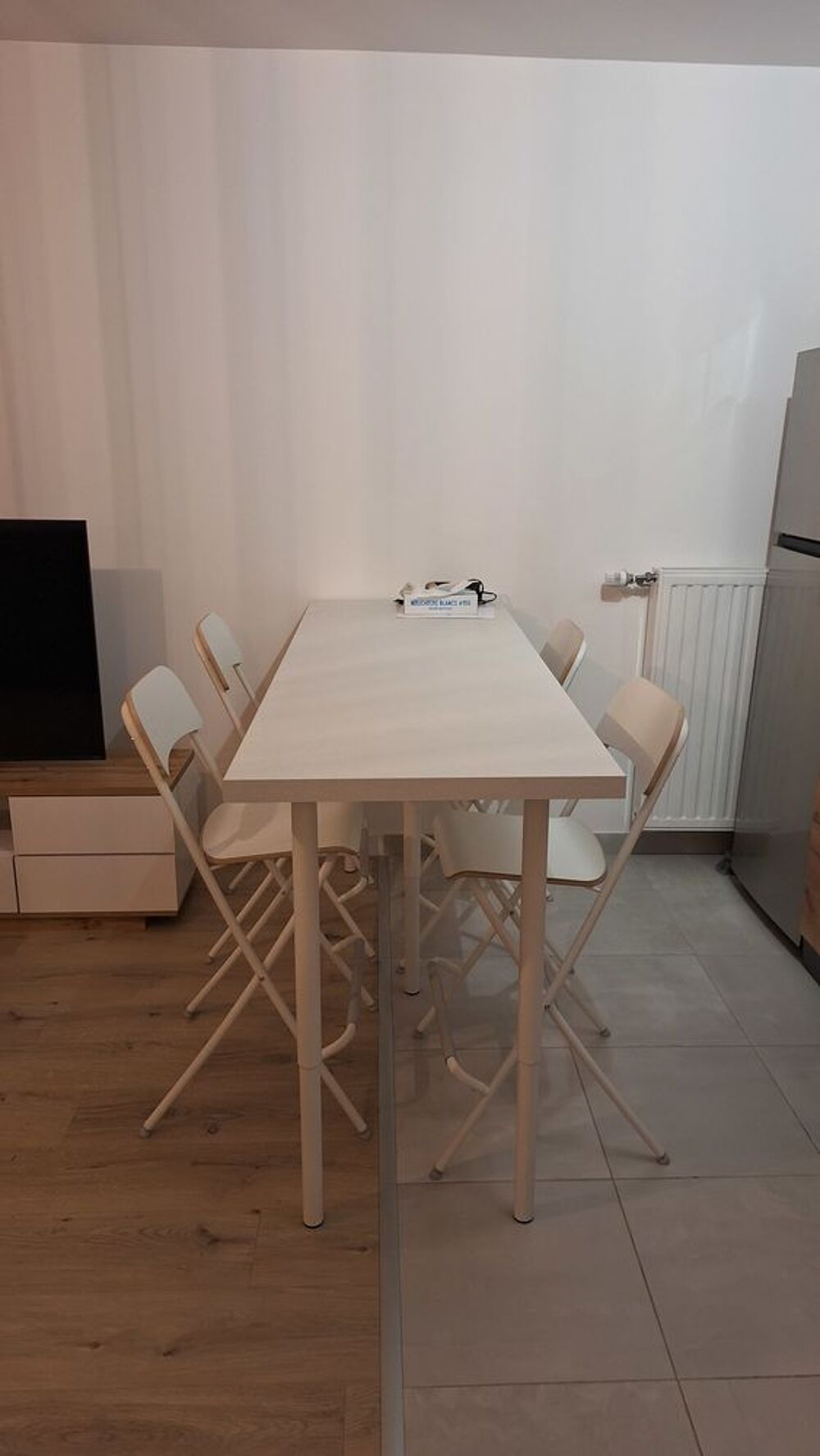 Table haute + 4 chaises blanches Meubles