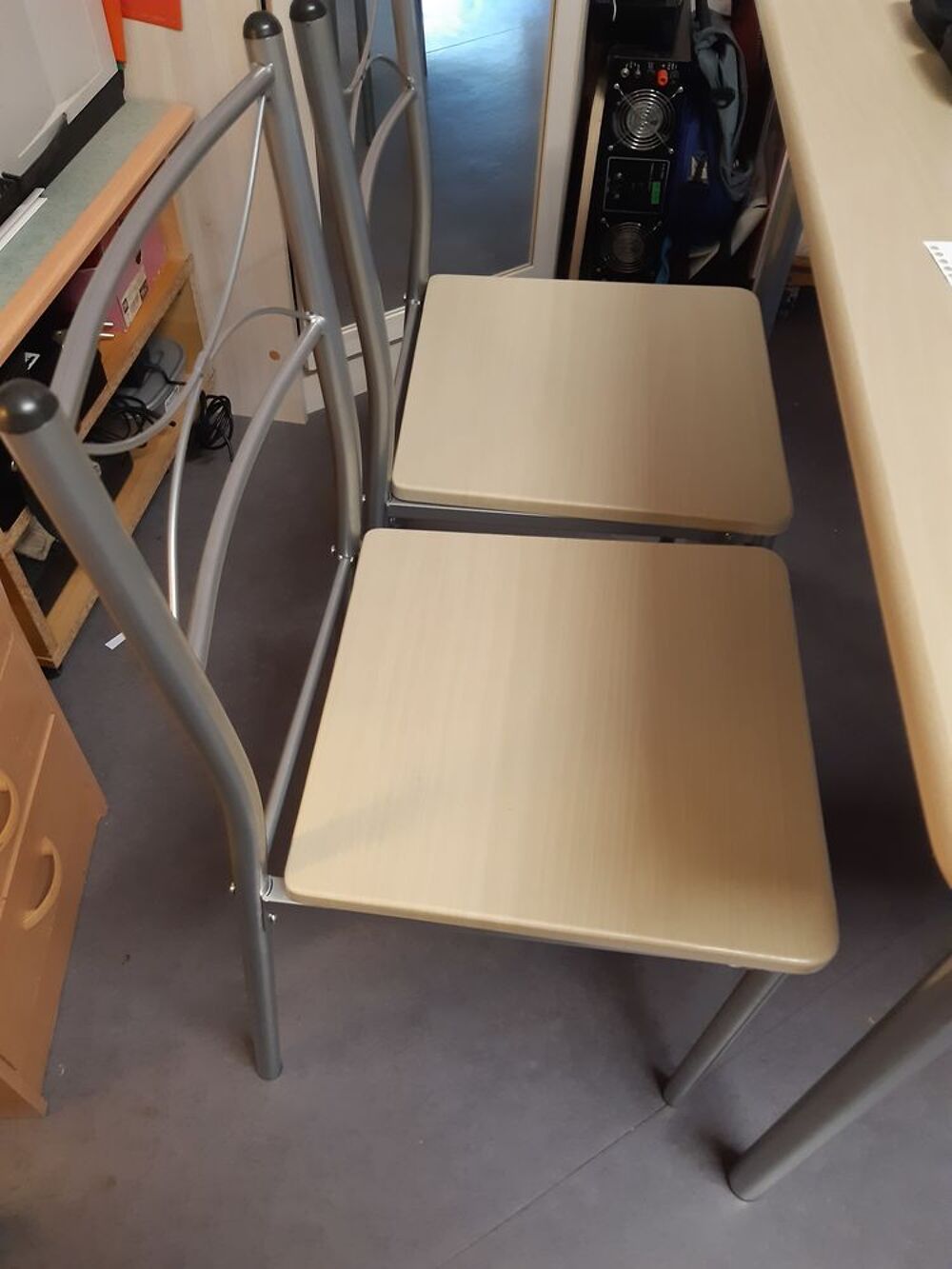 Super table et chaises !! Meubles
