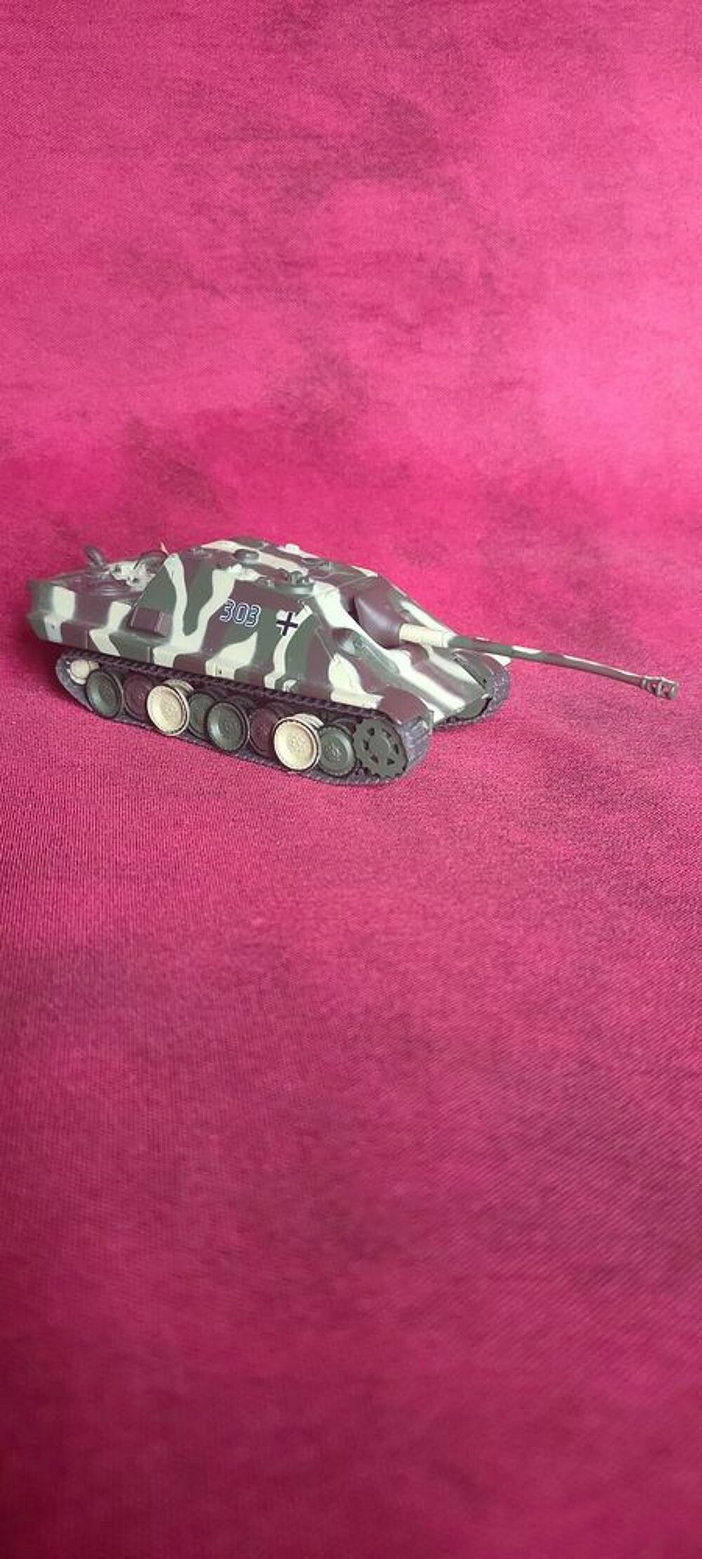 Char miniature 