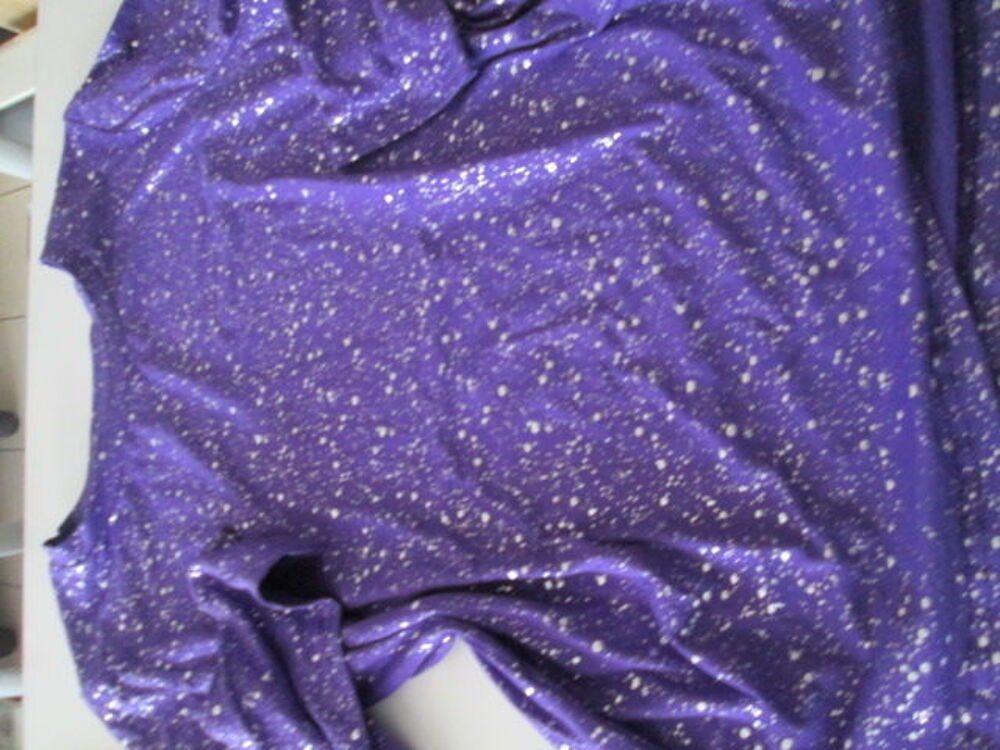 HAUT TRES CHIC VIOLET Vêtements