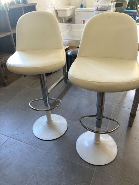  2 Chaises de laboratoire 100 Seyssel (74)