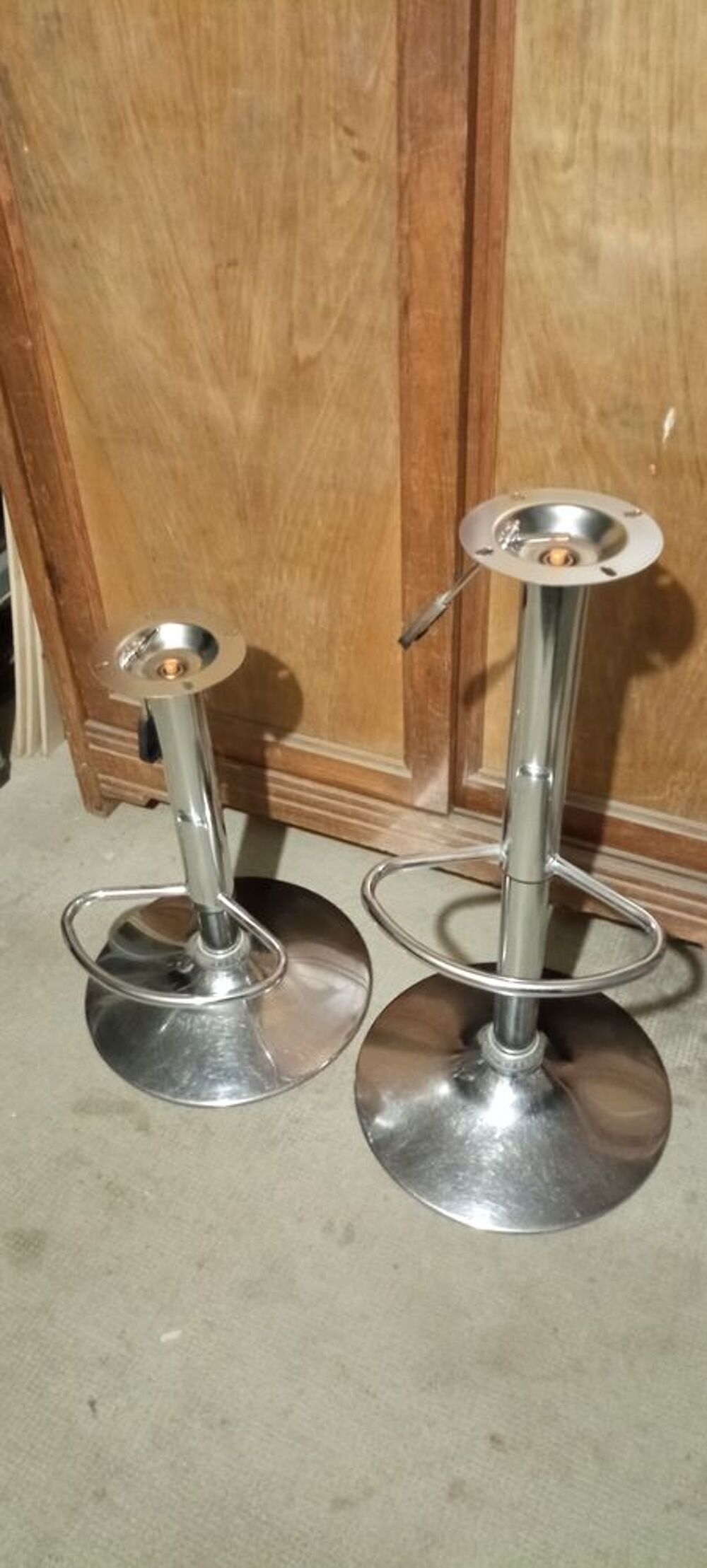 2 pieds chrom&eacute;s pivotants pour fabriquer ses chaises de bar Bricolage