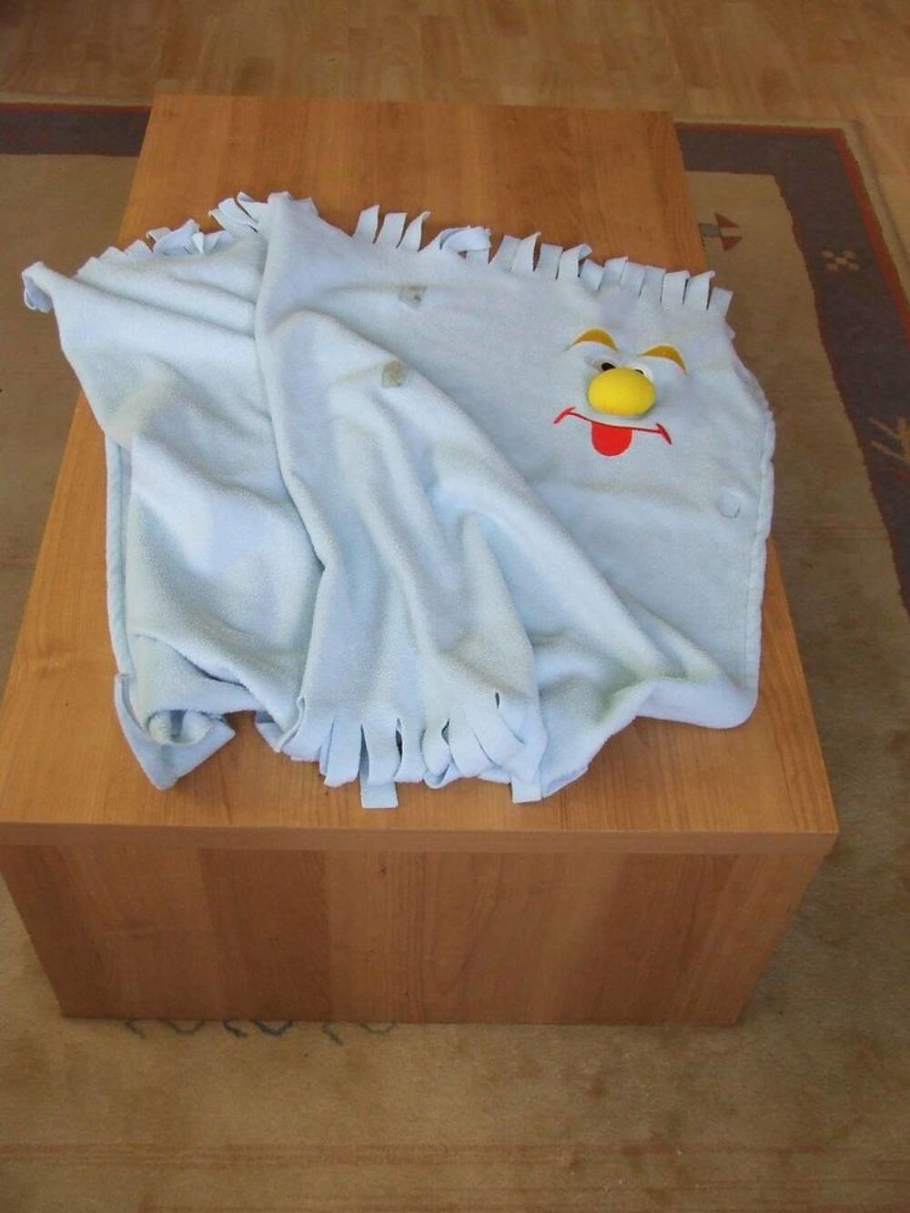 Couverture, Plaid polaire, Bleu ciel, 85.5&nbsp;&times;&nbsp;140&nbsp;cm, TBE Pu�riculture