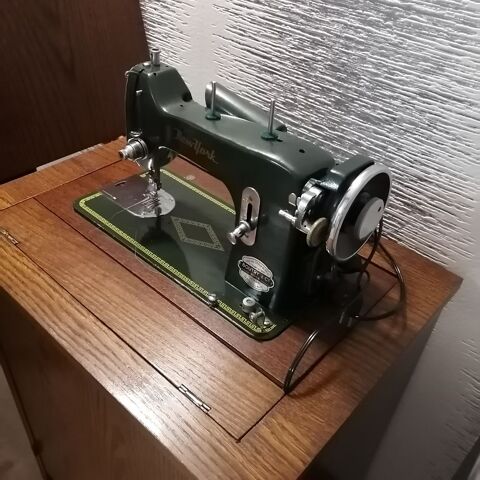 machine � coudre ancienne BOUTRY et CIE 80 Dijon (21)