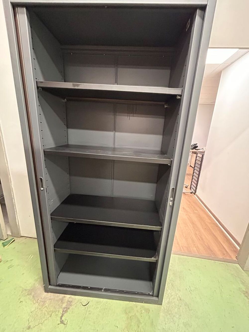 Armoire haute rideaux coulissants 
Meubles