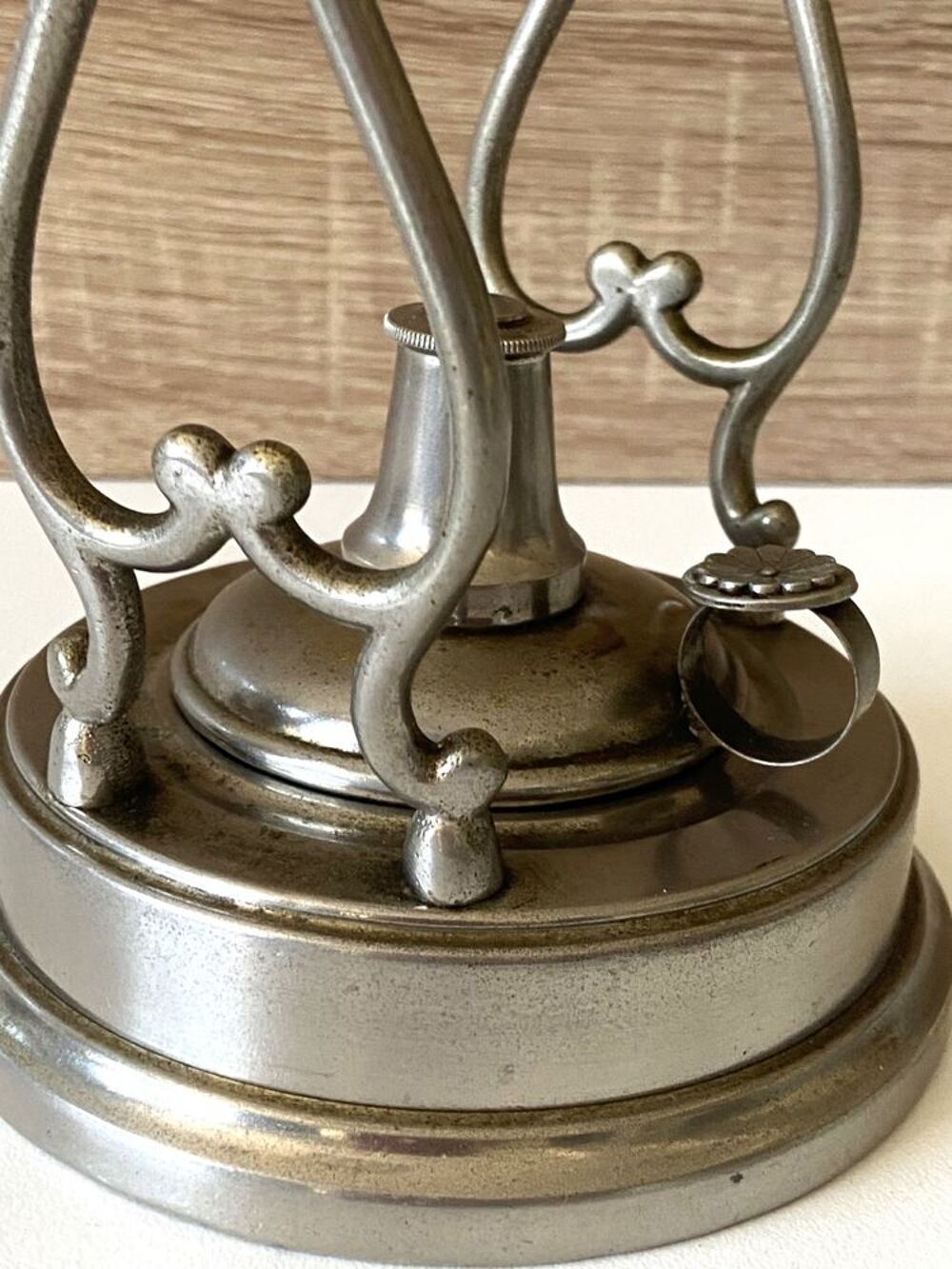 Partie d'une Ancienne Cafeti&egrave;re Th&eacute;i&egrave;re &agrave; Bascule Samovar 