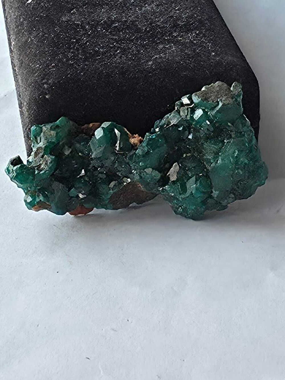 Dioptase brute sur matrice-Min&eacute;ral de collection Katanga 15g 