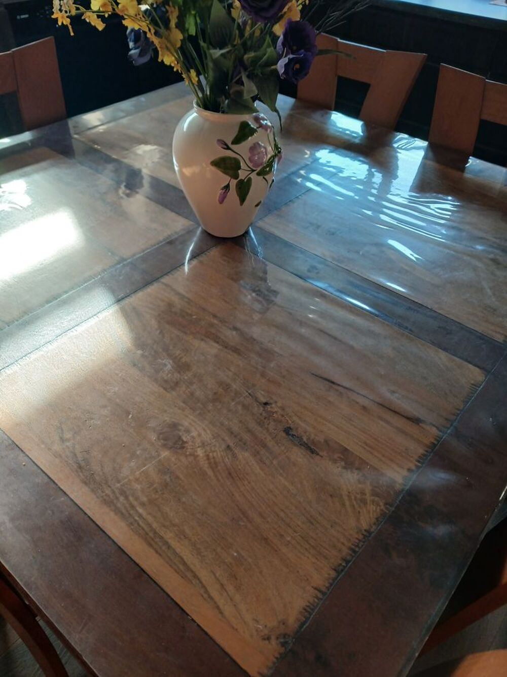 table carr&eacute; bois massif
140/140 Meubles
