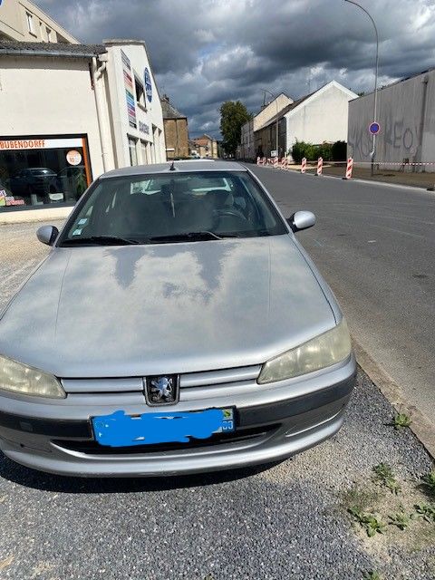 Pi&egrave;ces et &eacute;quipements Voiture Pi&egrave;ces et &eacute;quipements Voiture  occasion Sedan 08200