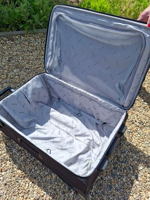 VALISE DLSEY SOUPLE 4 KILOS 40 Royan (17)