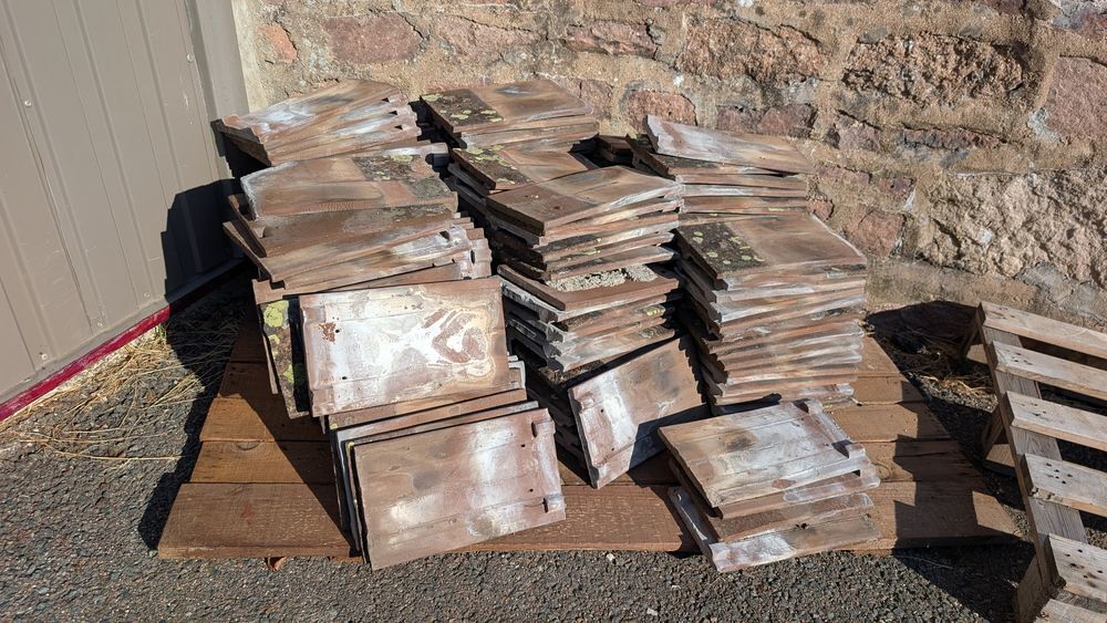 Lot de environ 200 tuiles plates bourguignonnes 27x16cm Bricolage
