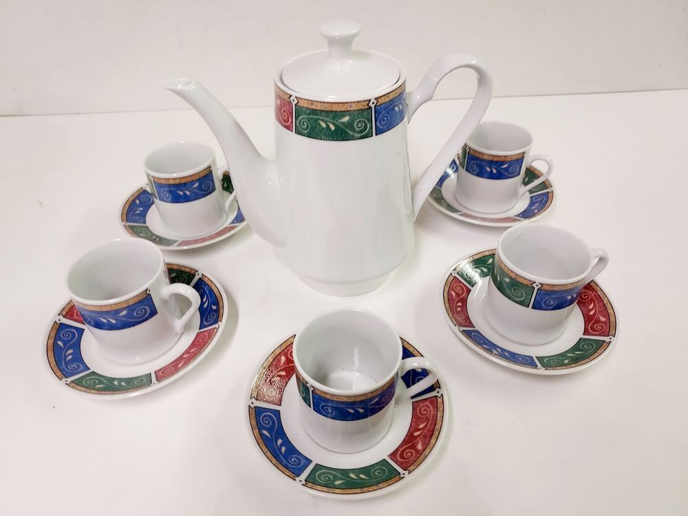 Beau service &agrave; caf&eacute; porcelaine Cuisine