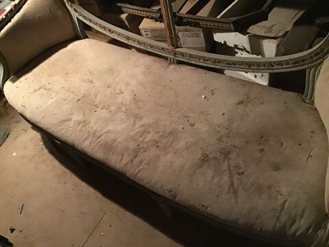 Canap ancien avec ovale en dossier 85 Verneuil-sur-Avre (27)