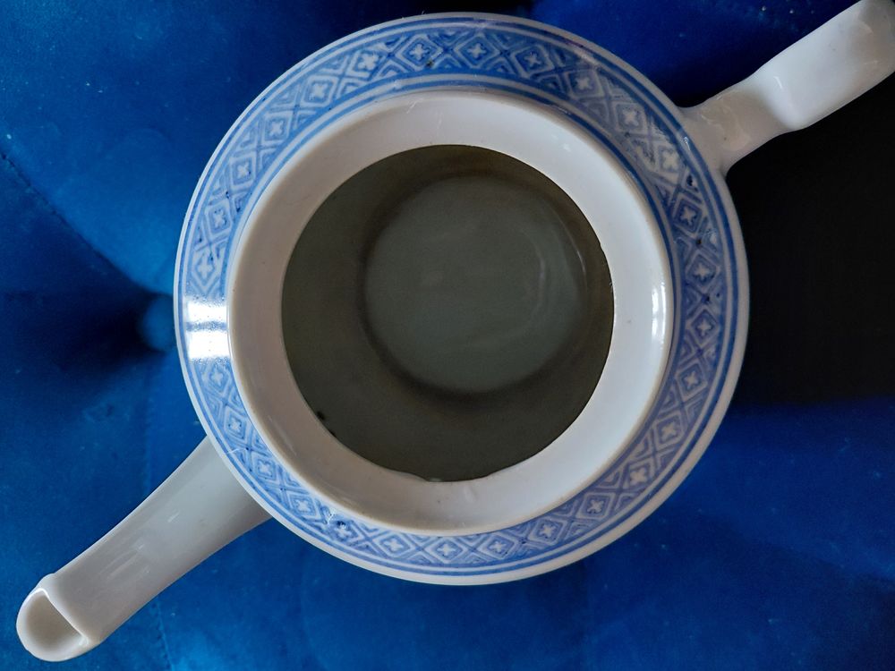 Th&eacute;i&egrave;re en fa&iuml;ence chinoise bleu et blanc (vase) Décoration