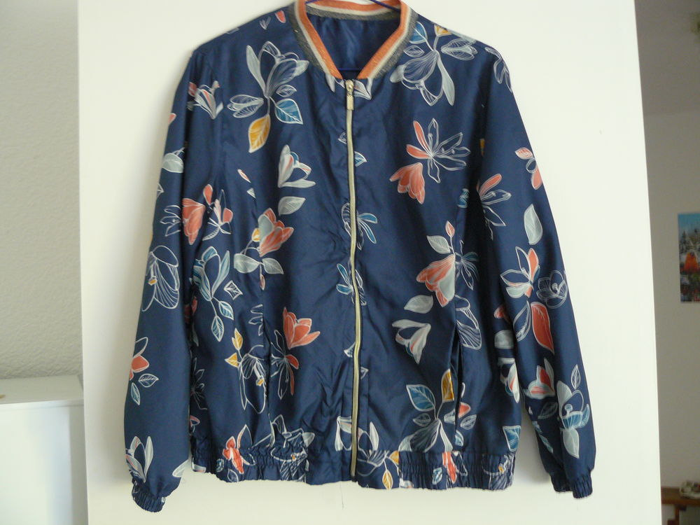1 blouson tr&egrave;s l&eacute;ger bleu "bibi" Vêtements