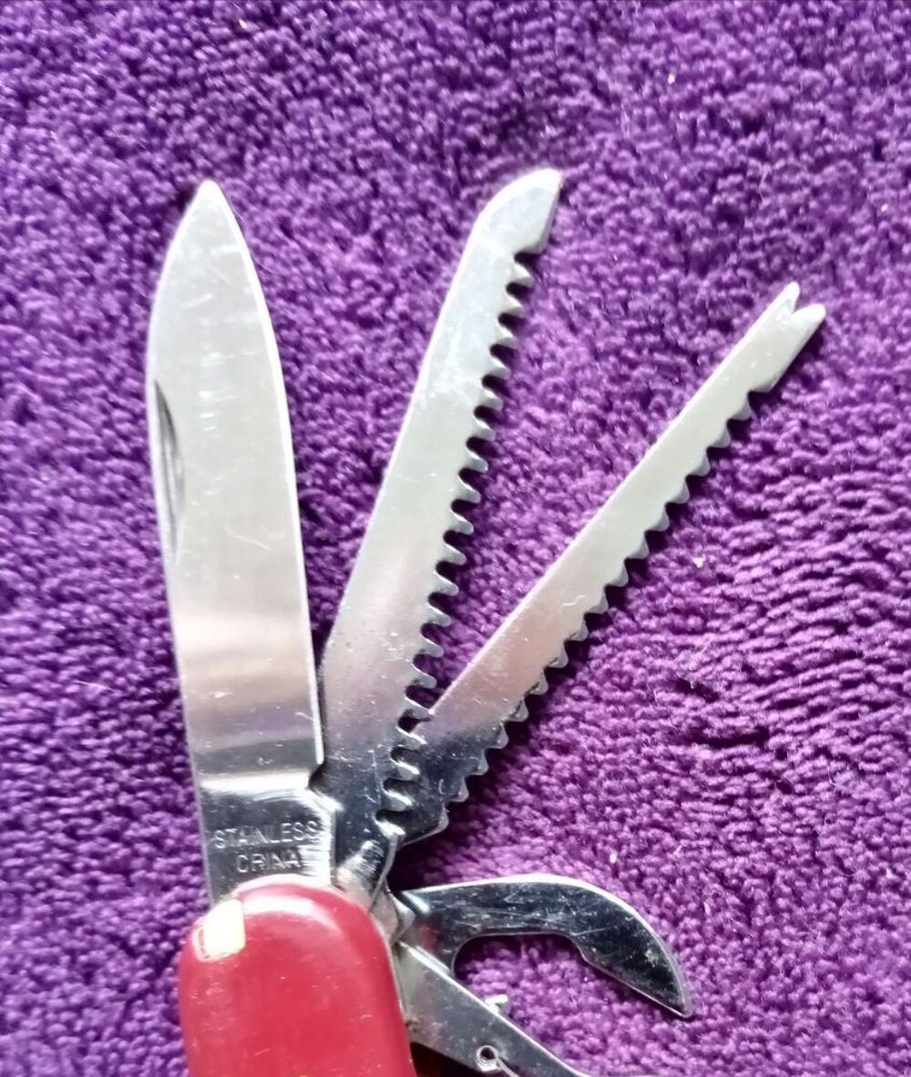 Couteau multi fonction 13 outils Bricolage