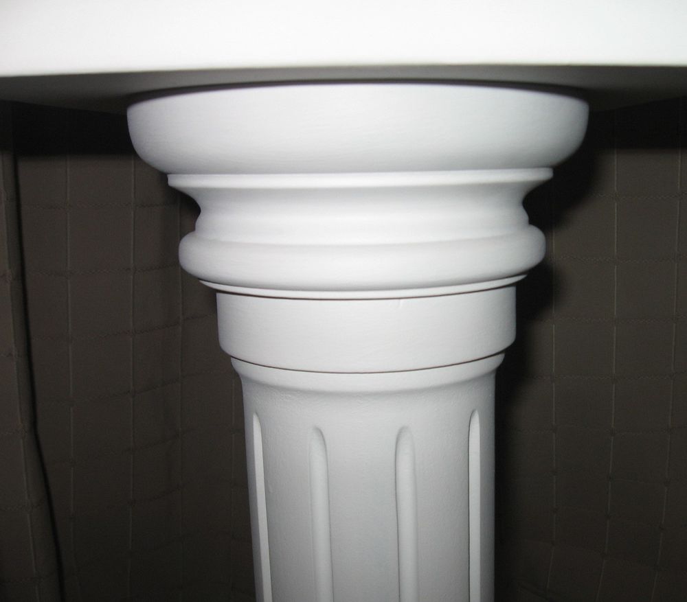 Colonne de lampe, style corinthien Meubles